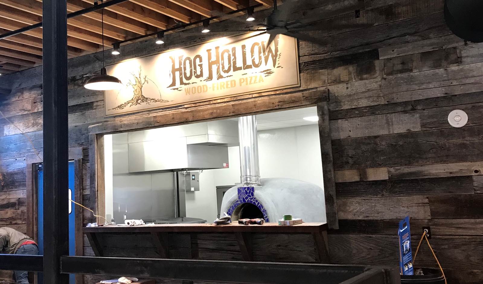 Burnsville, NC Restaurant | Photos | Hog Hollow Wood-Fired Pizza